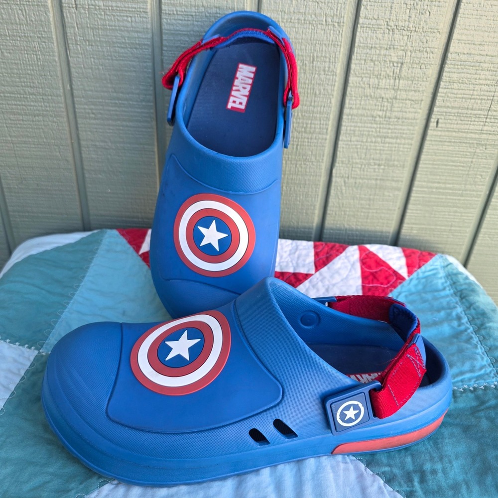 Ground Up Marvel Captain America Men 13 Blue Clogs Shield Graphic